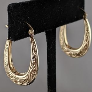 14K Yellow Gold 26x17mm Decorative Hoop Earrings